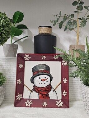 ST. NICHOLAS SQUARE Snowman Red And White Christmas Yuletide Plate.